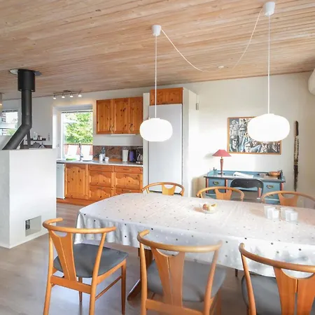 3 Bedroom Cozy In Holiday home Fur