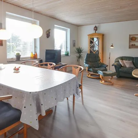 3 Bedroom Cozy In Ferienhaus *